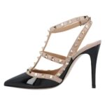 Bild von Valentino Garavani Hohe Schuhe – Black Calfskin Pumps With Gold-Tone Stud Embellish